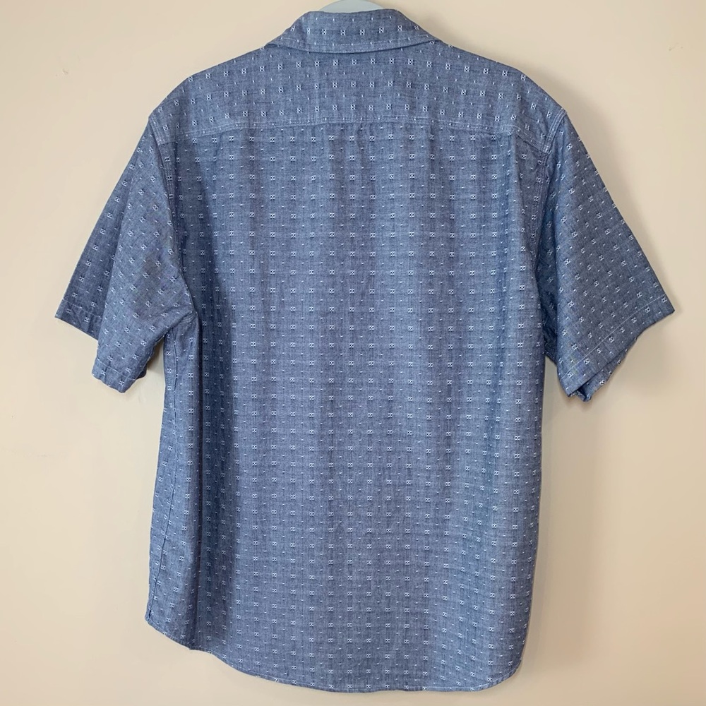 Casuals by Roundtree and York, Blue Chambray Short Sleeved Shirt, Large,… - Picture 3 of 8